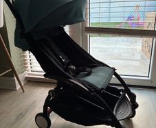 Stoke Yoyo 3 stroller with black frame & aqua colour pack