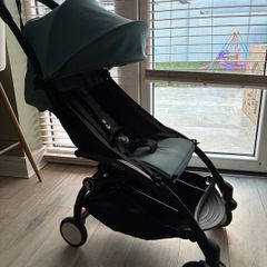 Stoke Yoyo 3 stroller with black frame & aqua colour pack
