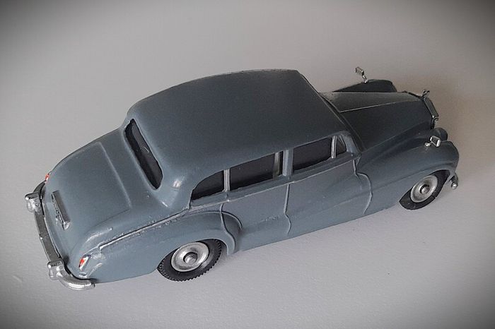 Diecast Vintage Dinky Toys Rolls-Royce Silver Wraith - Good Repaint by Seller/No Box