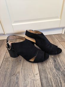 Black peep toe shoes