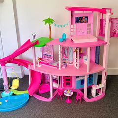 Barbie Dreamhouse - Newest model, immaculate