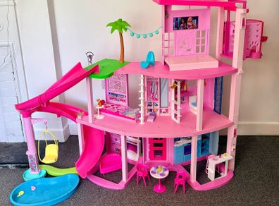 Barbie Dreamhouse - Newest model, immaculate