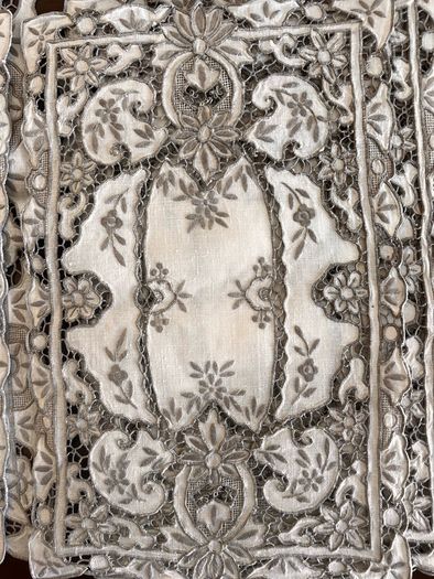 Embroidered Table Runner, 8 Placement Mats and 8 Napkins