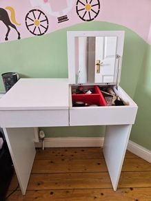 Dressing table