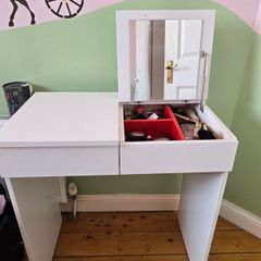 Dressing table