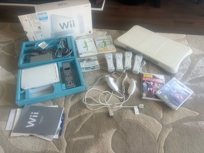 Nintendo Wii Mega Bundle - 4 Controllers, Balance Board, 5 Games (All Boxed, Mint Condition)