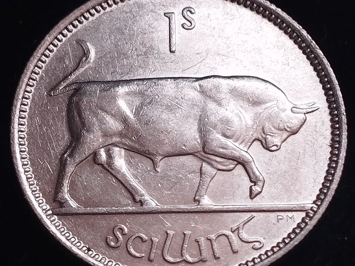 #867 - Ireland - 1940 - Shilling - Scratches - Silver - KM.14