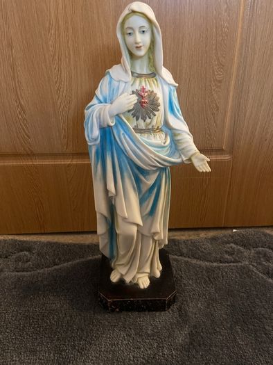 statue