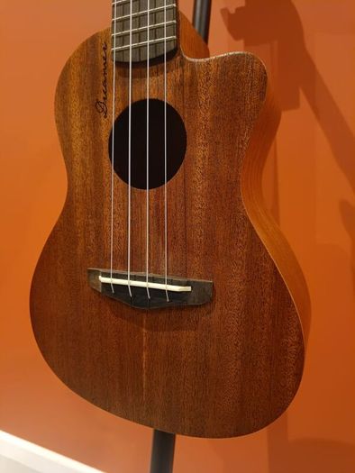 ukulele concert+ BEGINNERS COURSE + full bundle of accessories included!!!