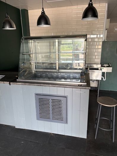 Moffat Commercial Fridge Cooler / Deli /Cake / Cold Food Fridge For Cafe Restaurant Coffee Shop.
