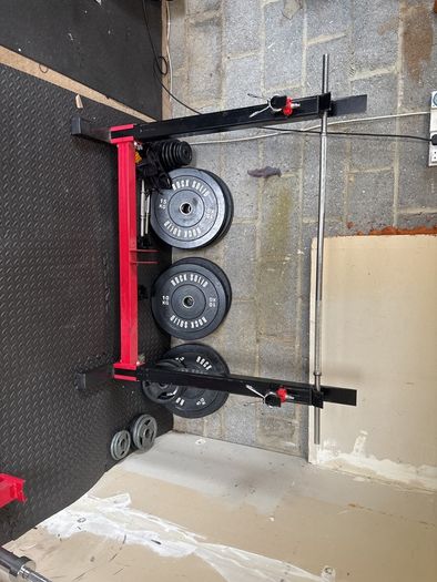 Adjustable squat and bench rack