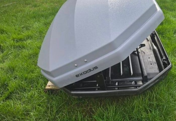 Car roof box 470L and roof bars (rental)