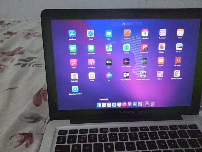 Apple MacBook Pro 13 inch Mid 2009 8GB RAM 320GB