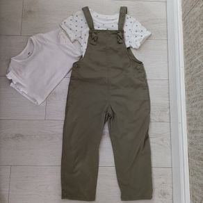 Girls dungaree &  2 X T shirt age 4/5