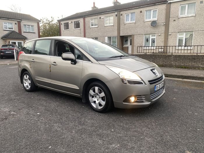 2010 Peugeot 5008