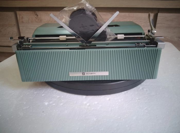 Olivetti Lettera 32 Typewriter