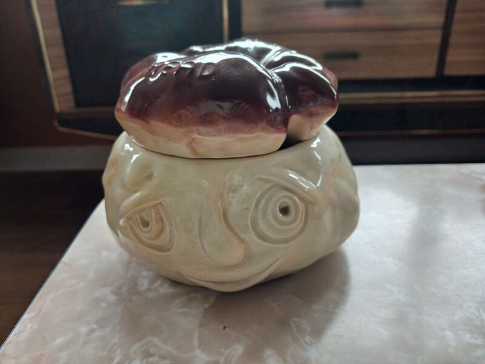 Sylvac face pot