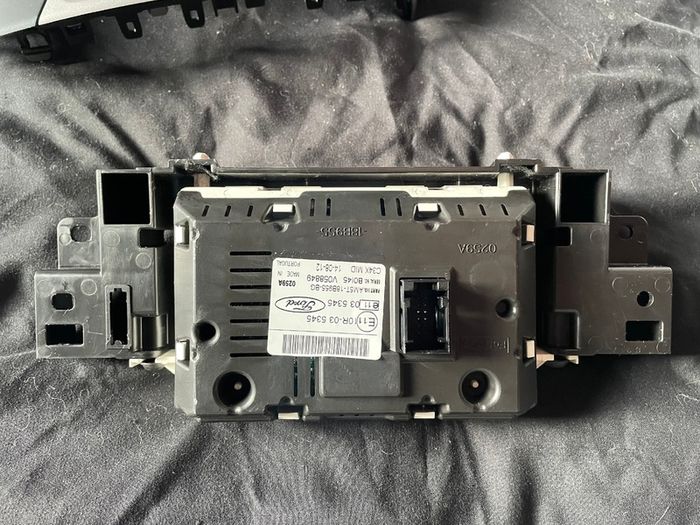 Ford Focus Original Radio/CD Head Unit & Centre Control Panel