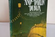Me Jewel and Darlin' Dublin by Eamonn MacThomais. Illustrated by Michael O'Brien (HQ876)