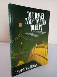 Me Jewel and Darlin' Dublin by Eamonn MacThomais. Illustrated by Michael O'Brien (HQ876)