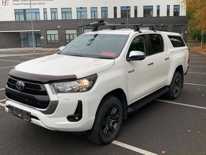 Toyota Hilux SR5 2.4L Full Leather, Canopy, Low KM