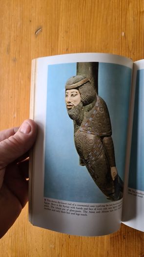 Tutankhamen. Penguin Book. VINTAGE FIRST EDITION 1965. Paperback In Good Condition.