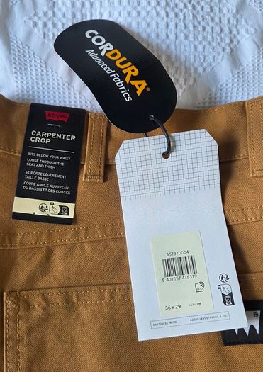 NEW Levis Carpenter Crop