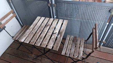 Balcony table and chairs