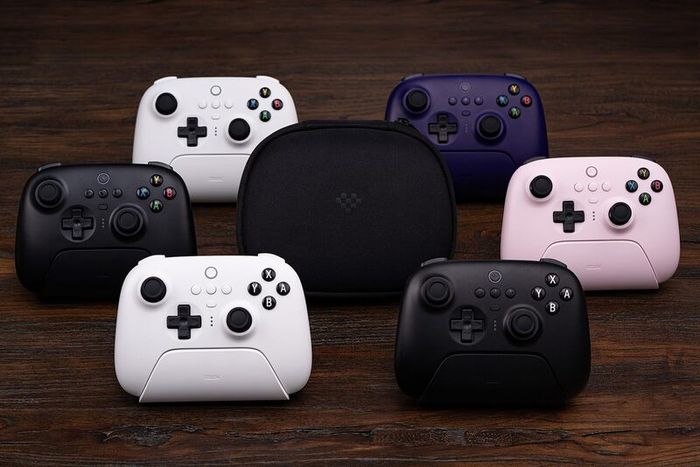 BUNDLE: 8Bitdo Ultimate 2 Wireless Controller (Boxed) + Official Controller Travel Case (Boxed) + Bonus!