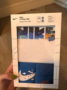 NIKE 3 piece set, Bodysuit, Hat and Bib