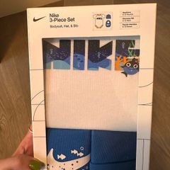 NIKE 3 piece set, Bodysuit, Hat and Bib