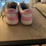 pink nike shoes Image 2