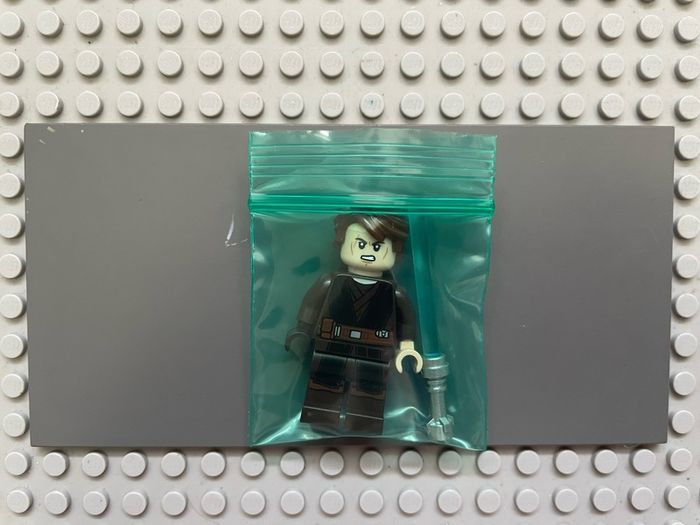 lego Star Wars sw1398 Anakin Skywalker minifigure - Dark Brown and Black Robe, Black Hands