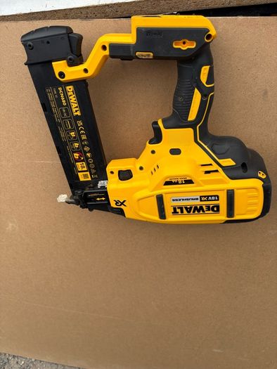 18 g straight brad nailer like new