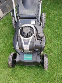 lawnmower with briggs and Stratton engine