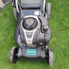 lawnmower with briggs and Stratton engine