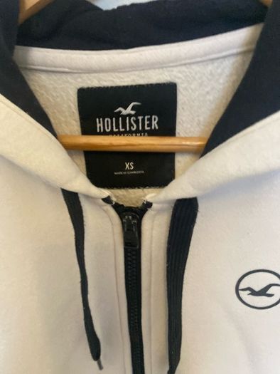 Mens Hollister Cream and Black Hoodie - Size XS