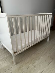baby cot with mattress