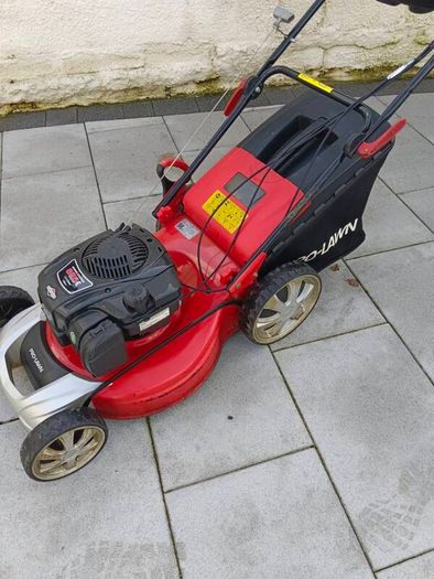 Prolawn self drive lawnmower with Briggs and stratton engin 625 series and 21 inch cut steel body in excellent working condition which starts first pull