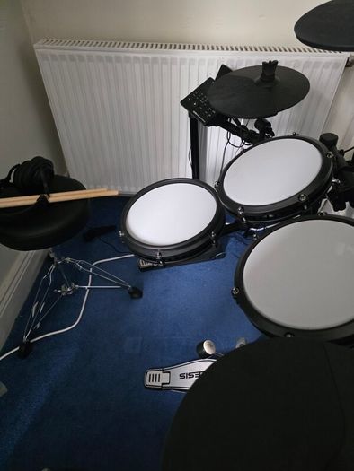 Alesis Nitro Max