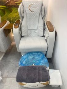pedicure chairs (x3)