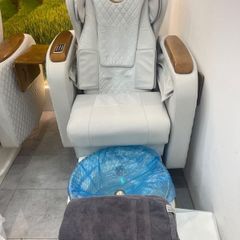 pedicure chairs (x3)