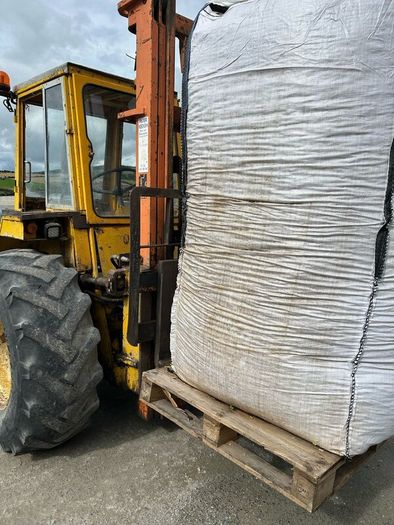 Rough terrain forklift