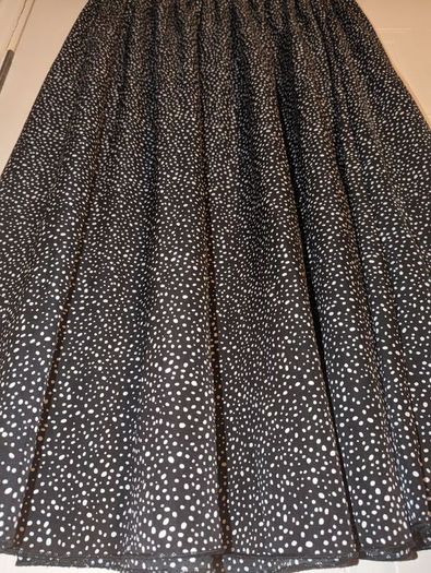 Perfect for Summer. Gorgeous white and black A-Line midi skirt