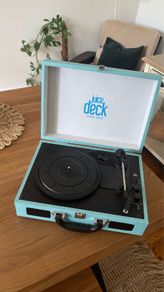 Vinyl record player built in speakers