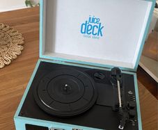 Vinyl record player built in speakers