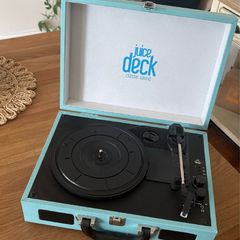 Vinyl record player built in speakers