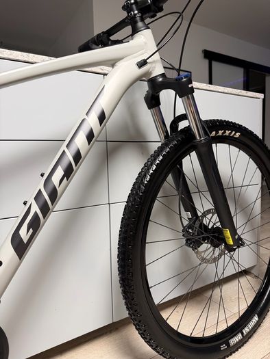 GIANT Talon 2 Hardtail Bike (Like NEW)