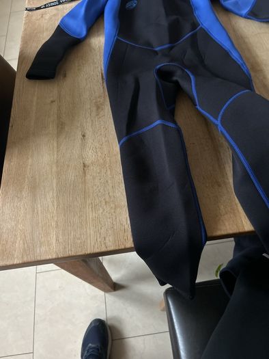 wetsuit