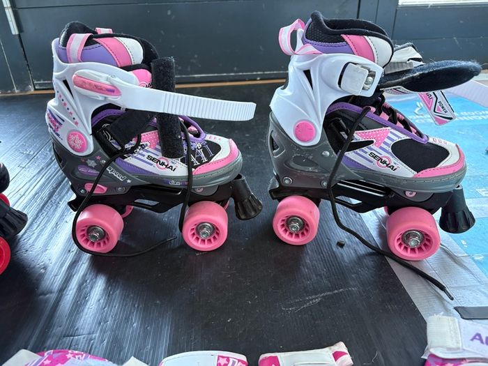 Roller skates & Pads & Helmet